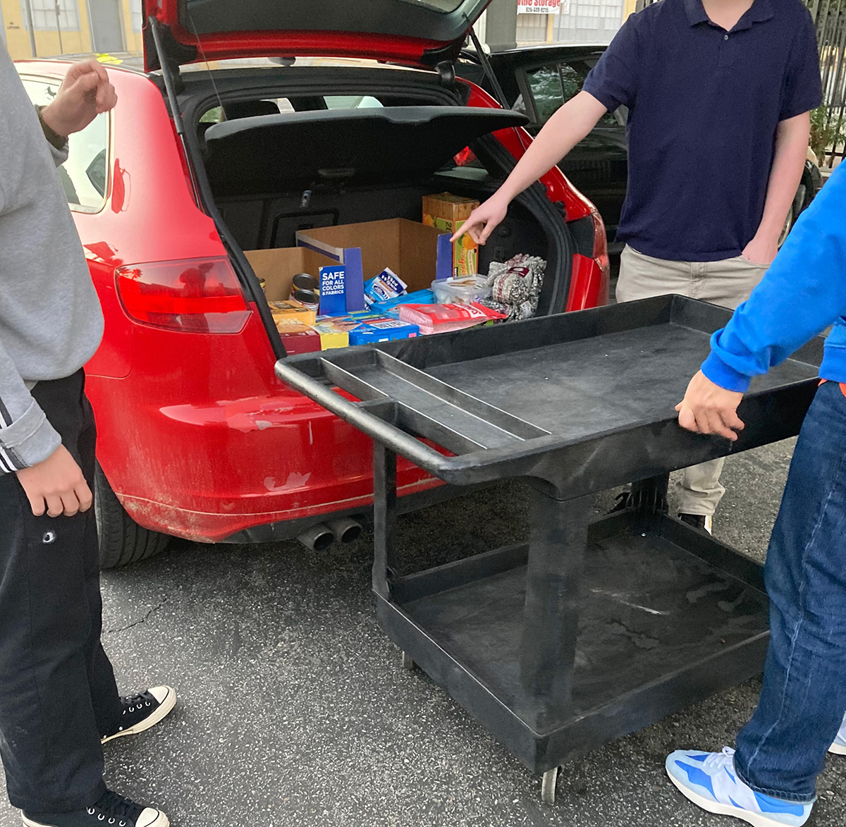 Resolve LA team unloading food and hygiene products from a car into a homeless shelter